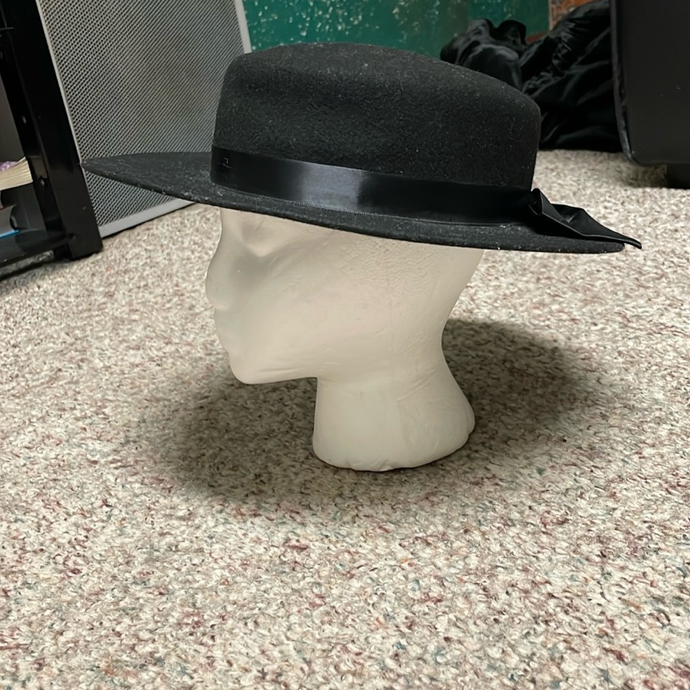 Vintage felt hat with satin bow back
